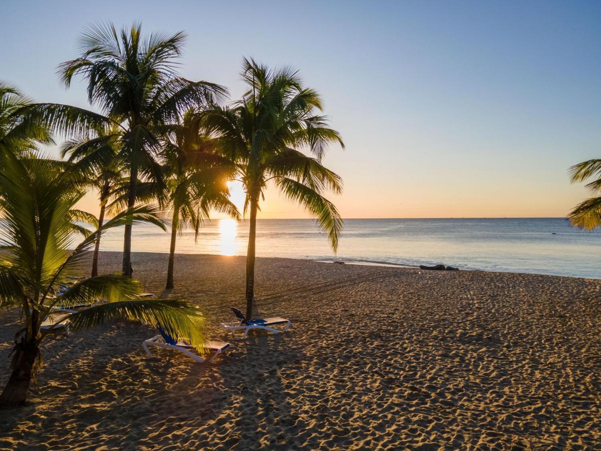 Coral Costa Caribe Beach Resort Хуан Долио Екстериор снимка