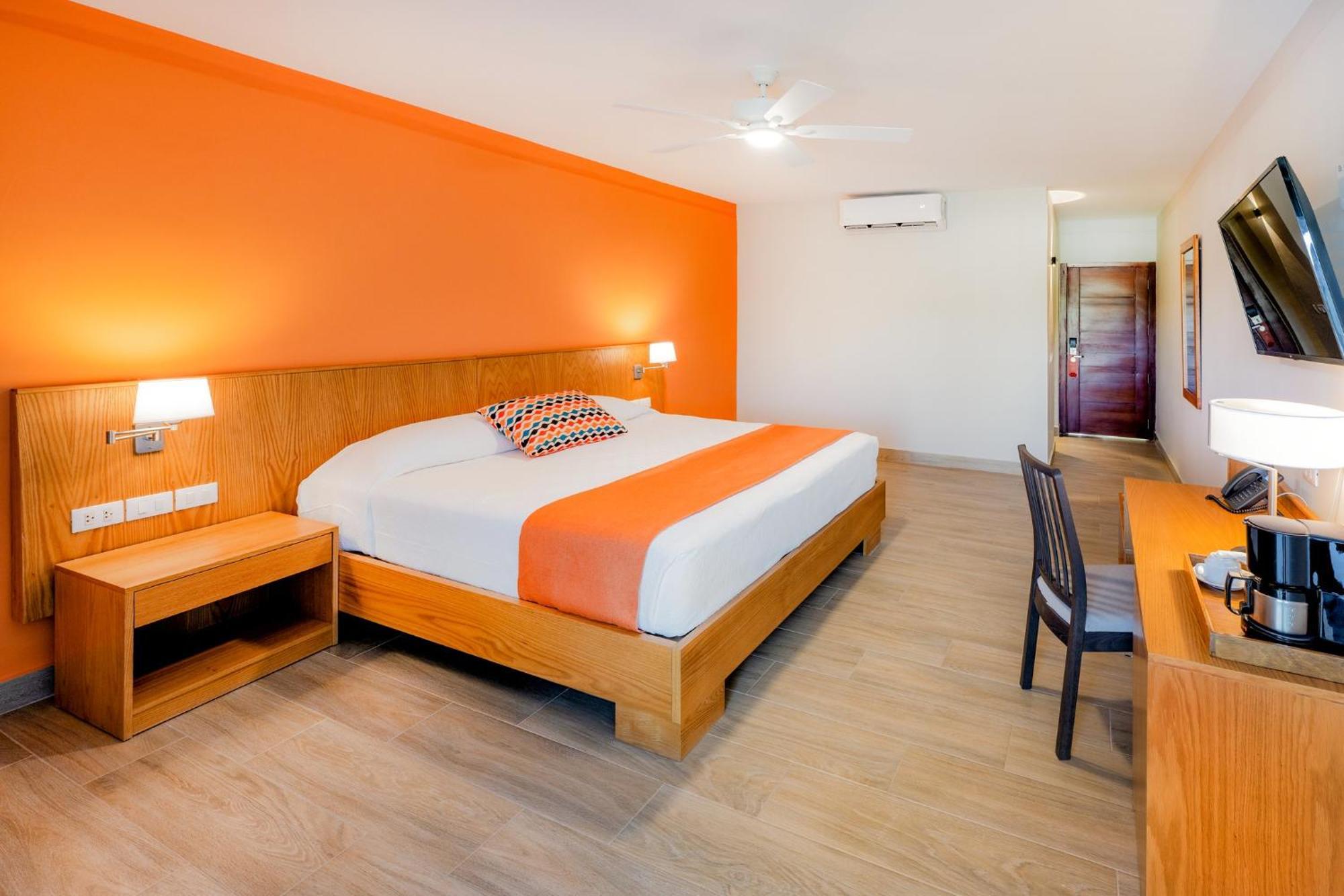 Coral Costa Caribe Beach Resort Хуан Долио Екстериор снимка
