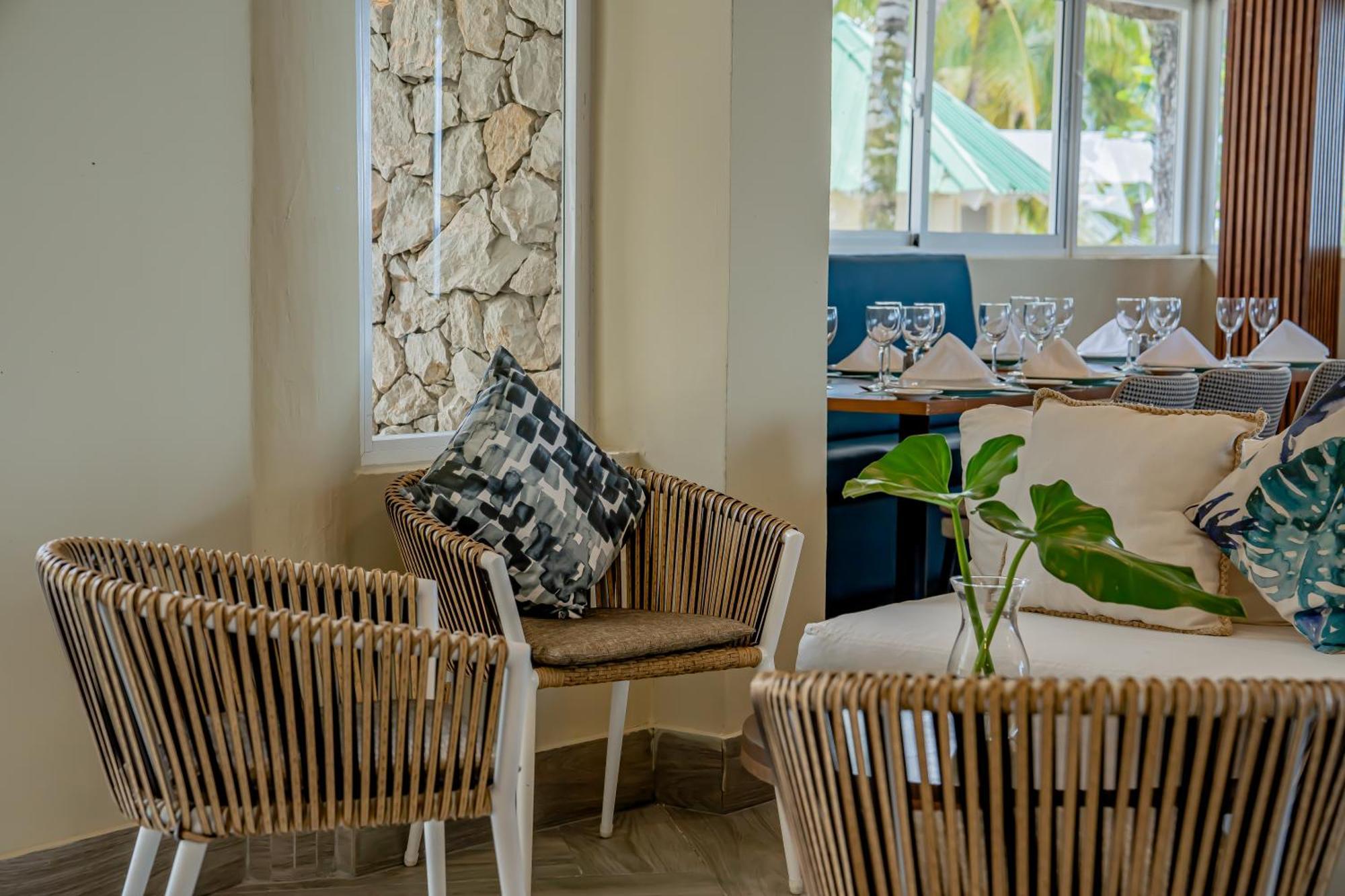 Coral Costa Caribe Beach Resort Хуан Долио Екстериор снимка